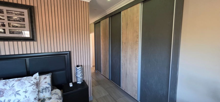 5 Bedroom Property for Sale in Island View Western Cape